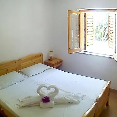 2 Bedroom Lovely In Ricadi